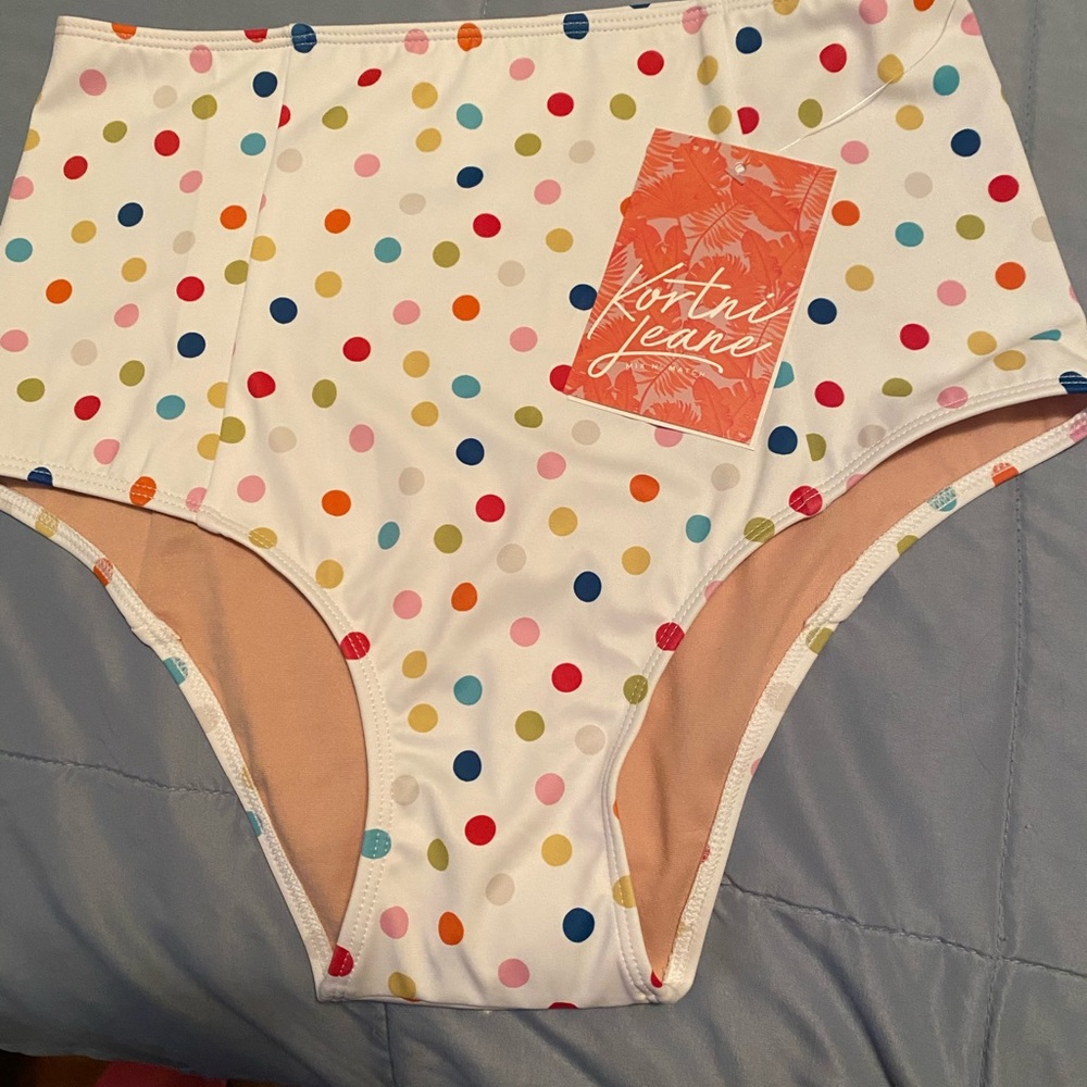 Kortni Jeane bottoms